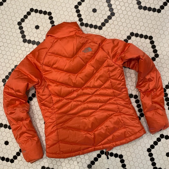 😎 Bright colored NORTH FACE jacket 😎 - Picture 4 of 5